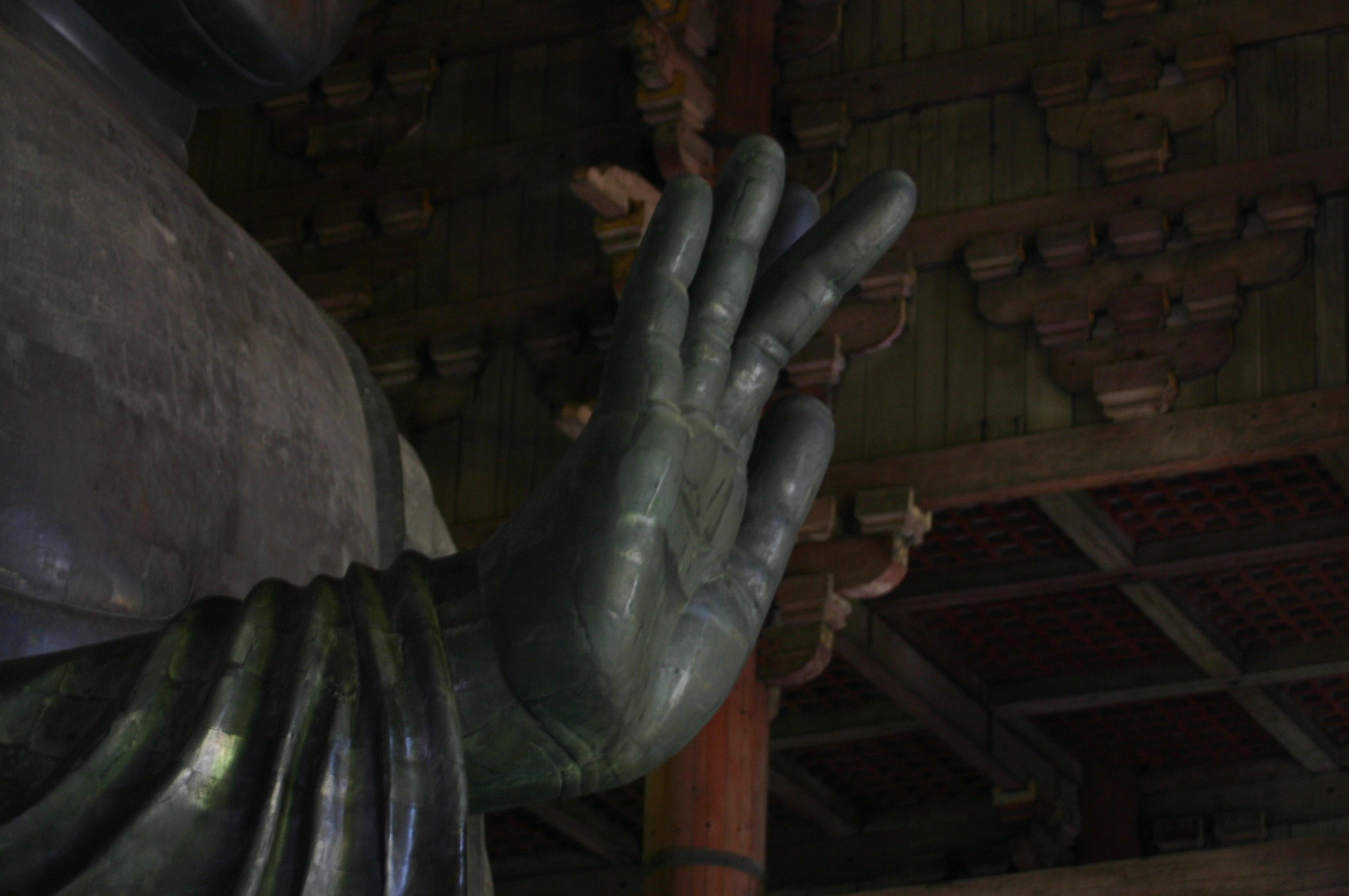 奈良の大仏の手のアップ