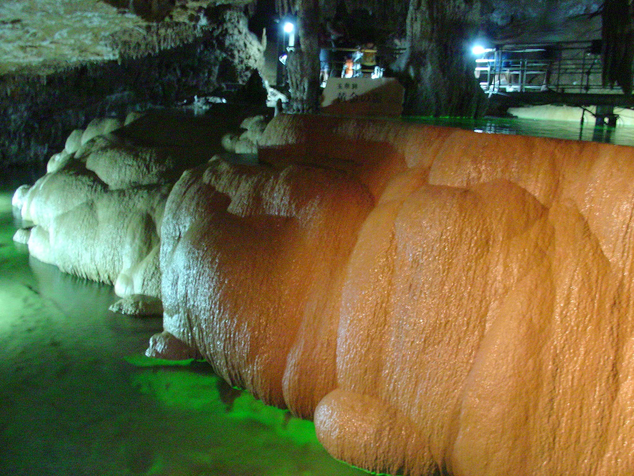 沖縄の玉泉洞